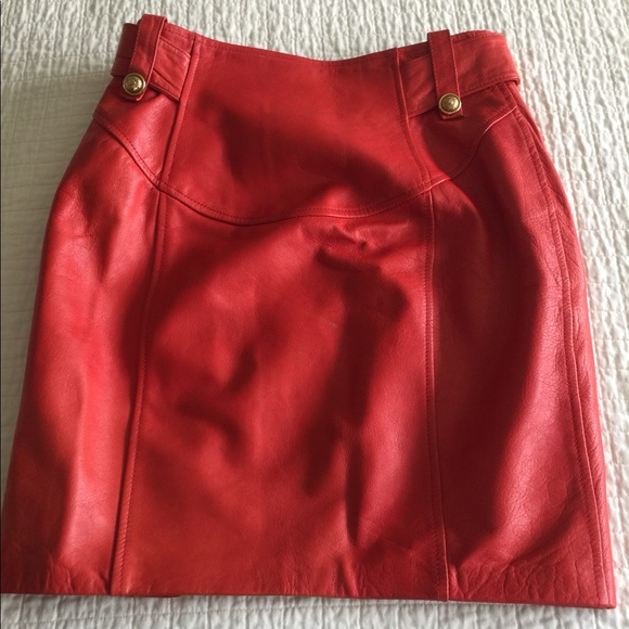 VTG “Moschino Leather” red miniskirt w/zip closure - Picture 13 of 16